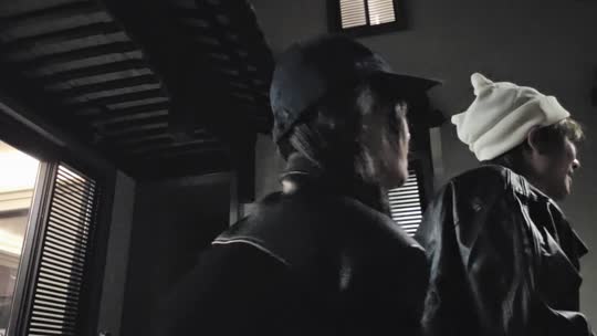 小镇首富冲百守