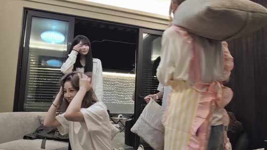 小镇首富冲百守