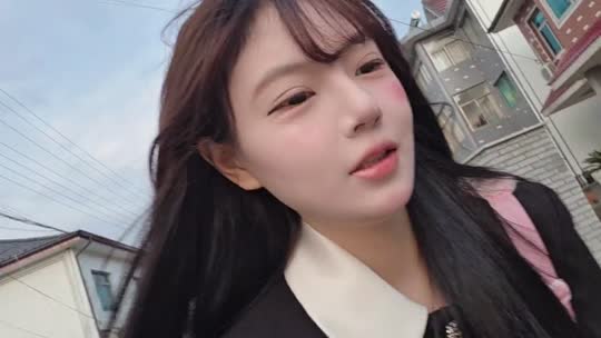 小镇首富打三字徽章