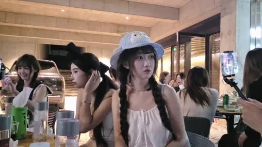 看房中