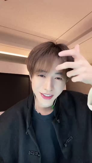 纯情男大