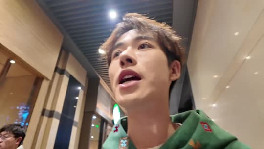 纯情男大