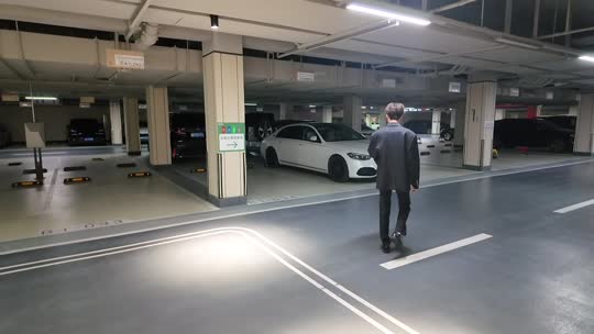 纯情男大