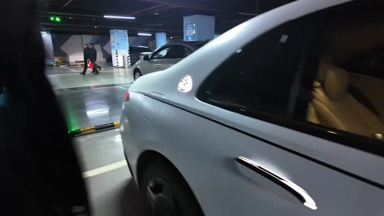纯情男大