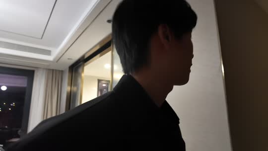 纯情男大