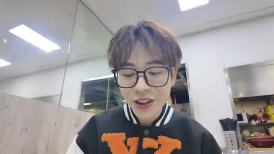 纯情男大