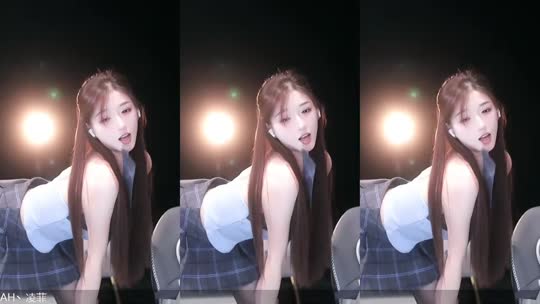 来看美女跳舞