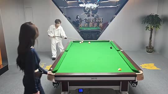 去找童哥打球