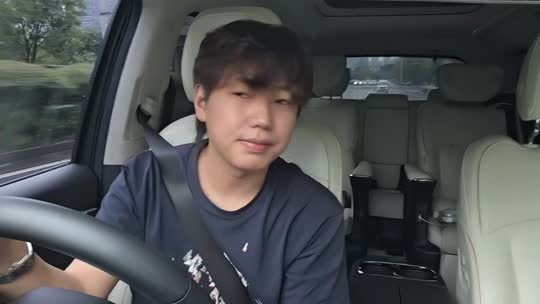 运动会场地溜达