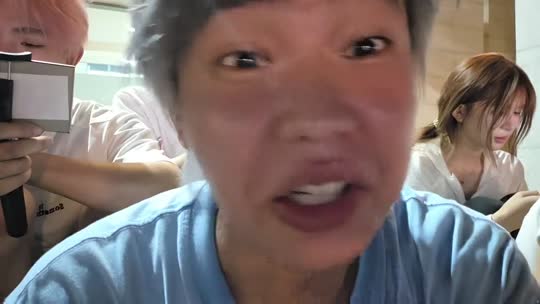 恭喜陌白哥荣升超皇!