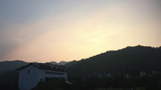 童话小镇日出