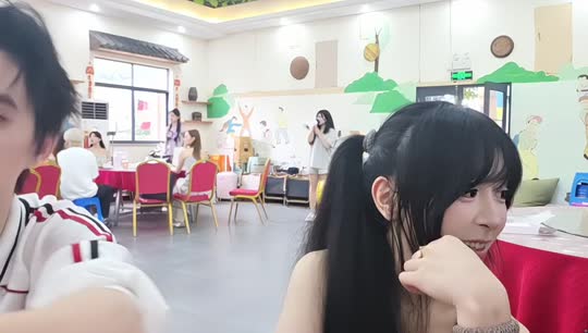 绍兴捉迷藏！恭喜可爱小猪荣升帝皇！