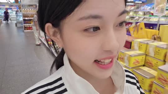 采购徒步装备 童话小镇