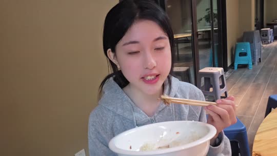 采购徒步装备 童话小镇