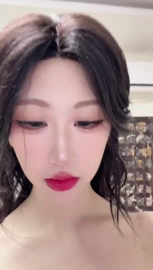 蒲一彤正在直播