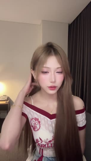 蒲一彤正在直播